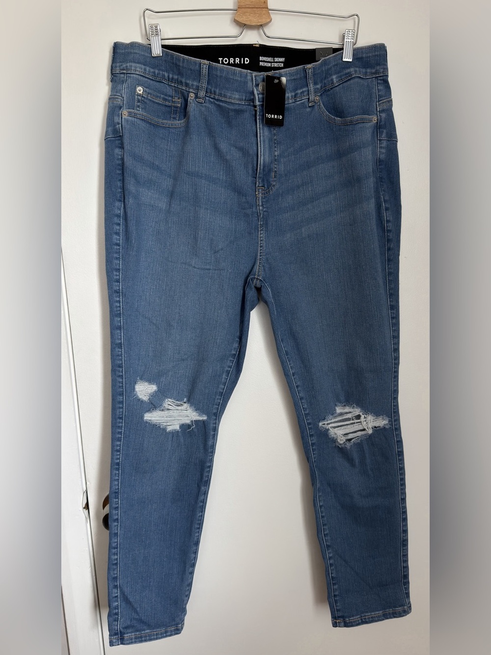 TORRID Bombshell Skinny Jeans in Blue size 20r NWT